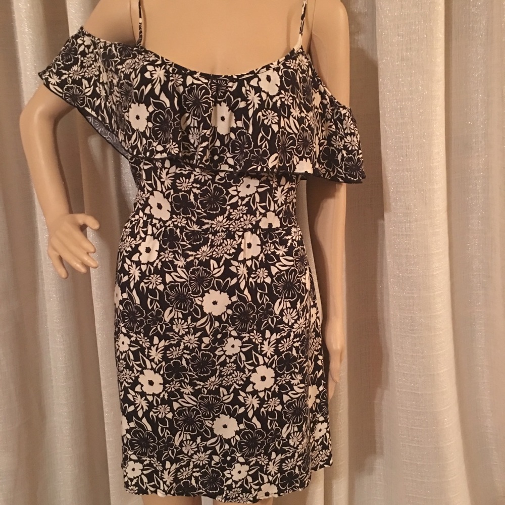 Hollister Black White Floral Off Shoulder Dress